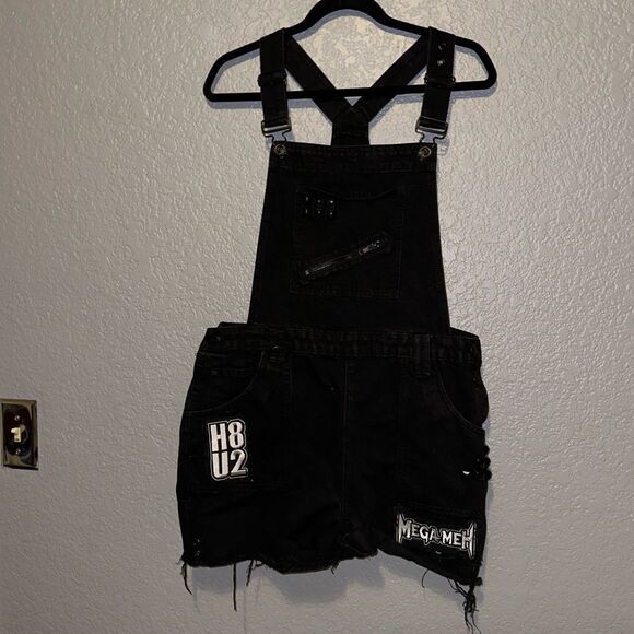 Dolls Kill Killstar Cassidy Overall Denim Shorts w/ Patches H8 U2 Distressed - Picture 5 of 12